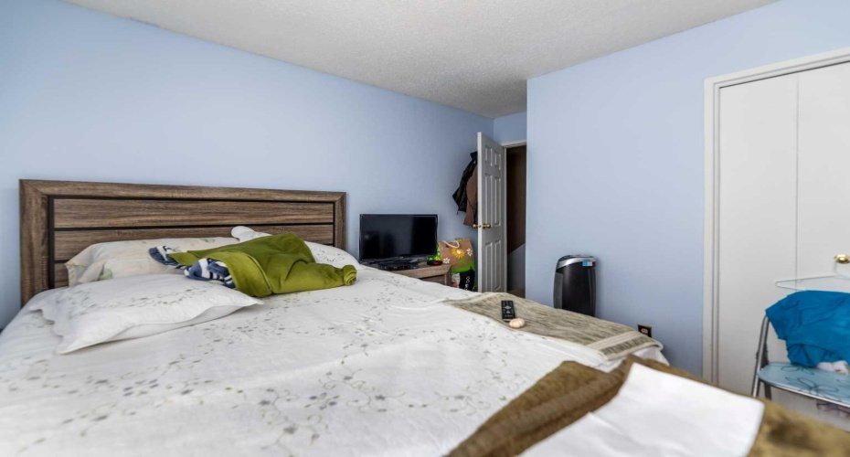 3029 Rundleson Road, Calgary, Alberta T1Y 3Z5, 3 Bedrooms Bedrooms, ,2 BathroomsBathrooms,Residential,For Sale,Rundleson,A2310203