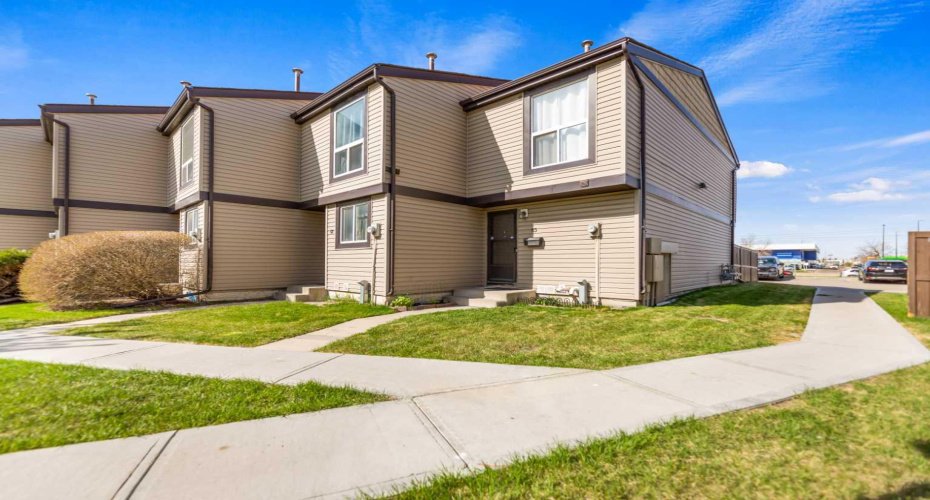 3029 Rundleson Road, Calgary, Alberta T1Y 3Z5, 3 Bedrooms Bedrooms, ,2 BathroomsBathrooms,Residential,For Sale,Rundleson,A2310203