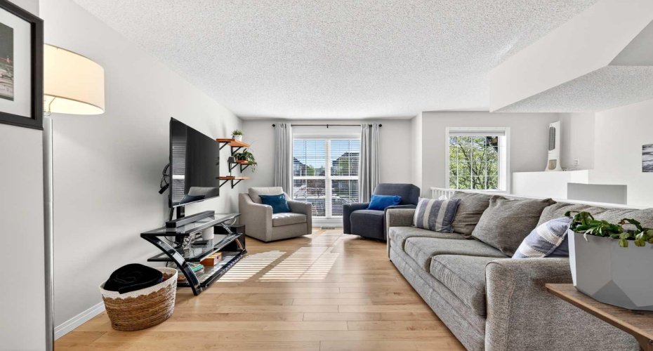 312 New Brighton Villas, Calgary, Alberta T2Z0E6, 2 Bedrooms Bedrooms, ,3 BathroomsBathrooms,Residential,For Sale,New Brighton,A2311382