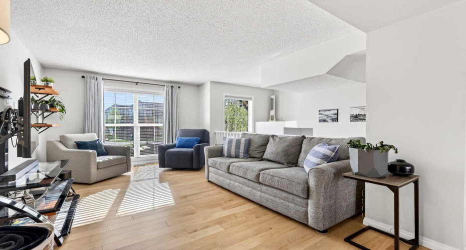 312 New Brighton Villas, Calgary, Alberta T2Z0E6, 2 Bedrooms Bedrooms, ,3 BathroomsBathrooms,Residential,For Sale,New Brighton,A2311382