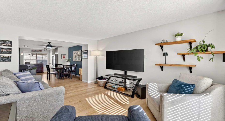312 New Brighton Villas, Calgary, Alberta T2Z0E6, 2 Bedrooms Bedrooms, ,3 BathroomsBathrooms,Residential,For Sale,New Brighton,A2311382