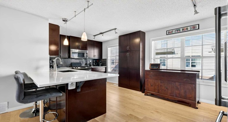 312 New Brighton Villas, Calgary, Alberta T2Z0E6, 2 Bedrooms Bedrooms, ,3 BathroomsBathrooms,Residential,For Sale,New Brighton,A2311382