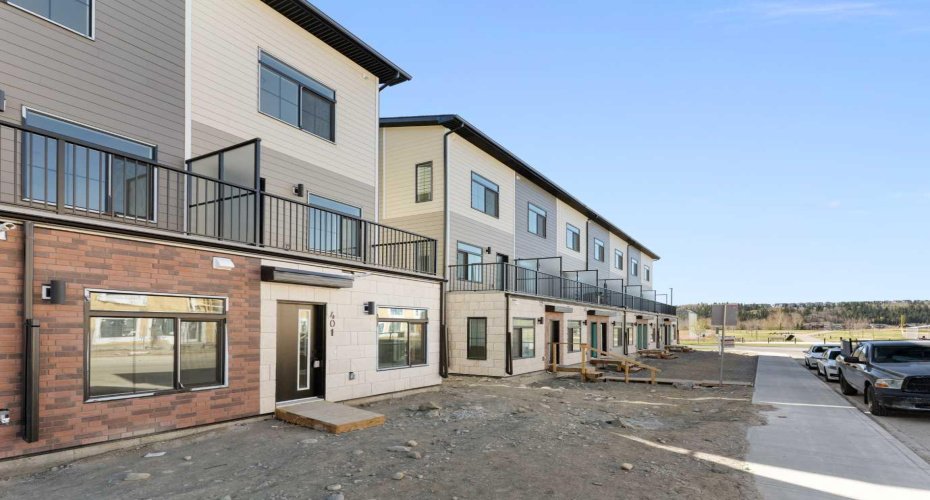 156 Park Street, Cochrane, Alberta T4C 3H3, 1 Bedroom Bedrooms, ,1 BathroomBathrooms,Residential,For Sale,Park,A2310422