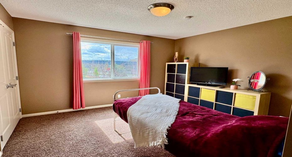 Third bedroom, also with a view