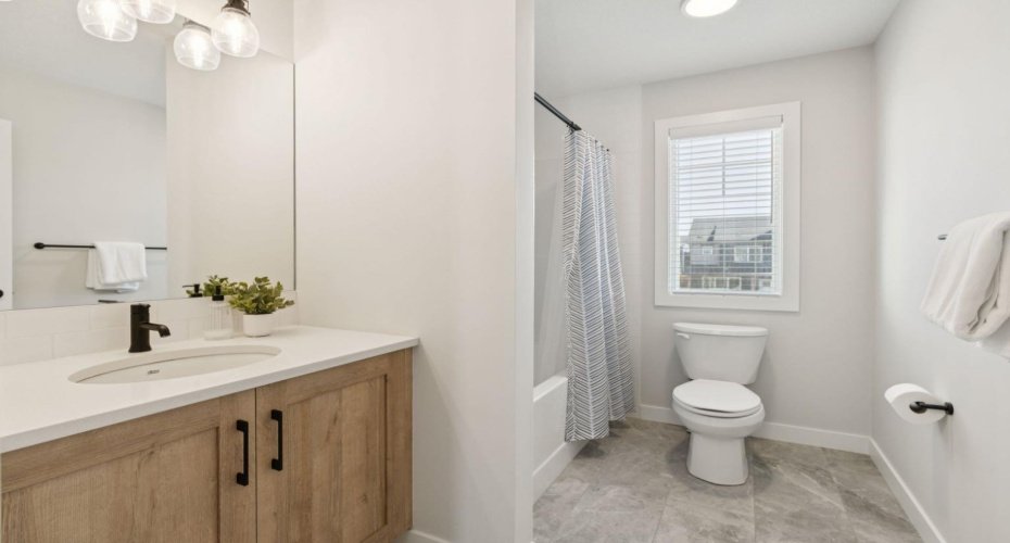 4 piece upper level bathroom
