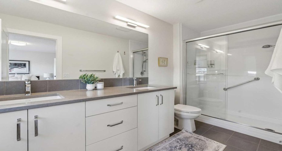 4 pc Ensuite