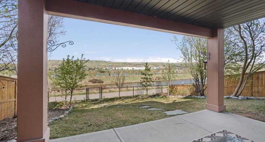 Beautiful view of the river and pond views from anywhere in your backyard