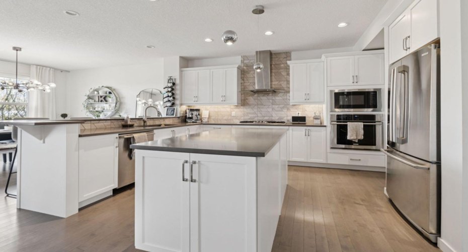 U-Shaped Kitchen with Upgraded Appliances