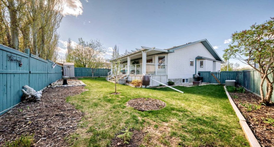 39 Westfall Crescent, Okotoks, Alberta T1S 1V5, 4 Bedrooms Bedrooms, ,3 BathroomsBathrooms,Residential,For Sale,Westfall,A2311618