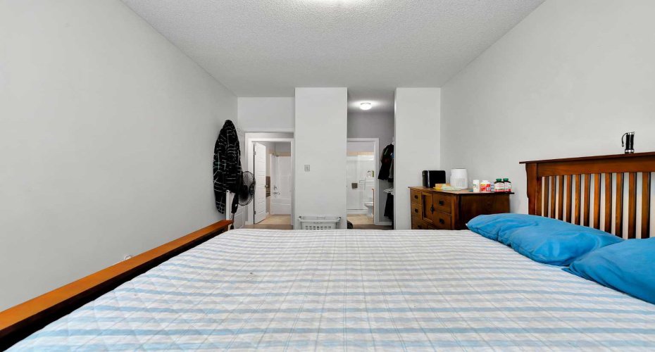 207 Sunset Drive, Cochrane, Alberta T4C 0H7, 2 Bedrooms Bedrooms, ,2 BathroomsBathrooms,Residential,For Sale,Sunset,A2311653