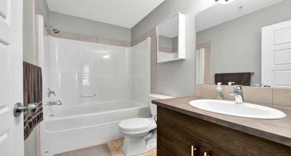 4 piece main bath