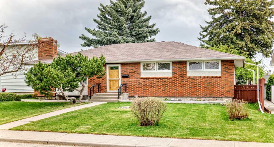 3132 48 Street, Calgary, Alberta T3E 3X7, 4 Bedrooms Bedrooms, ,2 BathroomsBathrooms,Residential,For Sale,48,A2311528