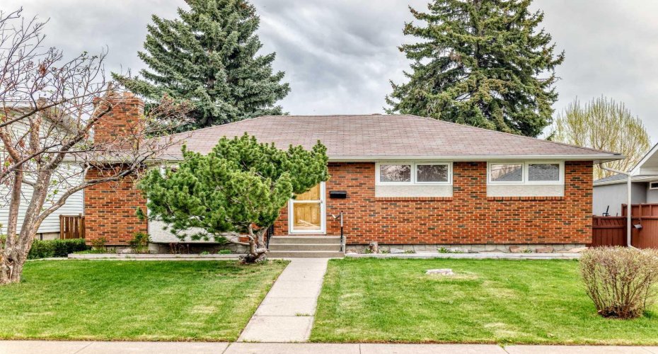 3132 48 Street, Calgary, Alberta T3E 3X7, 4 Bedrooms Bedrooms, ,2 BathroomsBathrooms,Residential,For Sale,48,A2311528