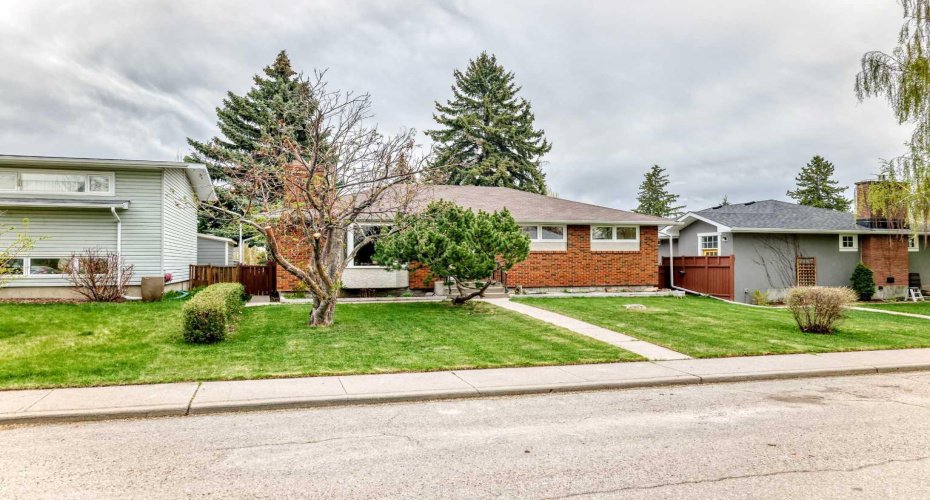 3132 48 Street, Calgary, Alberta T3E 3X7, 4 Bedrooms Bedrooms, ,2 BathroomsBathrooms,Residential,For Sale,48,A2311528