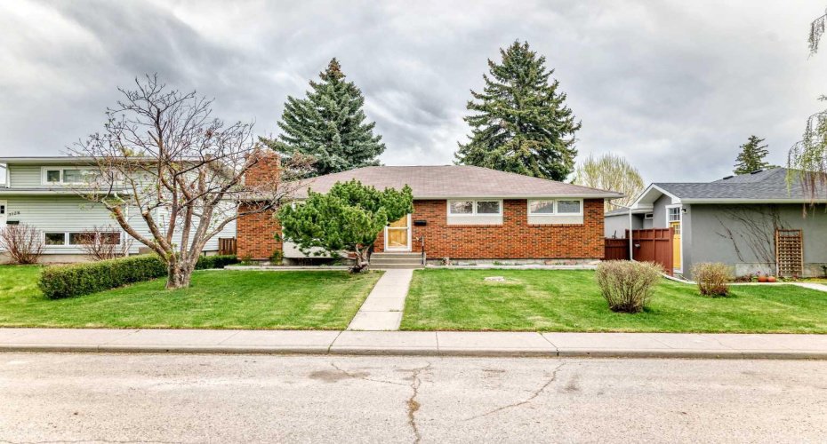 3132 48 Street, Calgary, Alberta T3E 3X7, 4 Bedrooms Bedrooms, ,2 BathroomsBathrooms,Residential,For Sale,48,A2311528