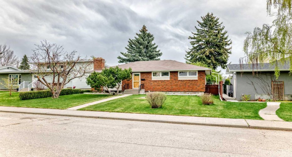 3132 48 Street, Calgary, Alberta T3E 3X7, 4 Bedrooms Bedrooms, ,2 BathroomsBathrooms,Residential,For Sale,48,A2311528
