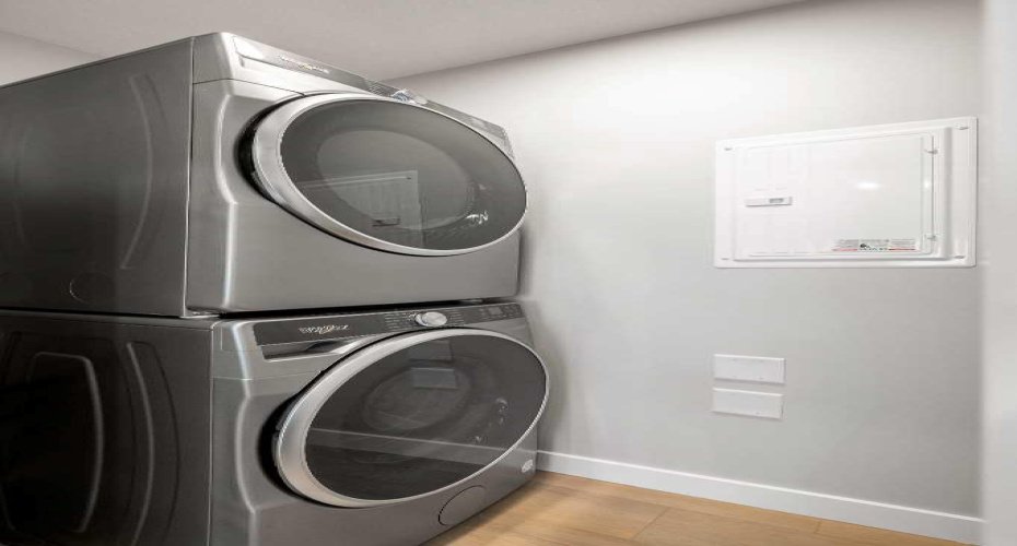 *Please note that photos are of a showhome of a similar model - interior color, finishes and upgrades may differ