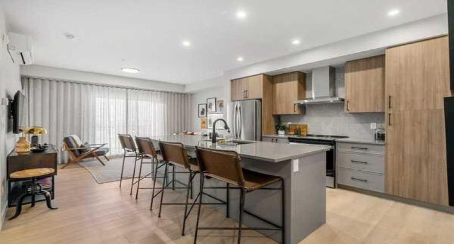 *Please note that photos are of a showhome of a similar model - interior color, finishes and upgrades may differ