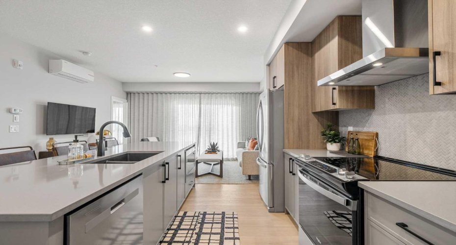 *Please note that photos are of a showhome of a similar model - interior color, finishes and upgrades may differ