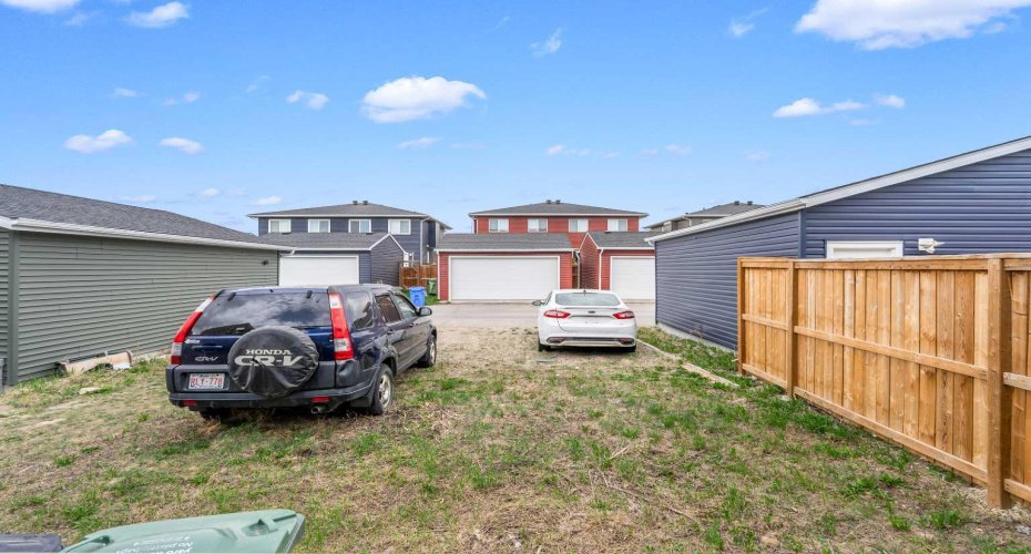 52 Red Embers Manor, Calgary, Alberta T3N 1K6, 3 Bedrooms Bedrooms, ,3 BathroomsBathrooms,Residential,For Sale,Red Embers,A2310959