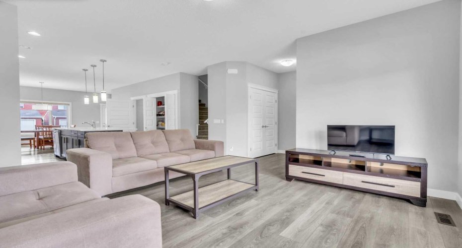 52 Red Embers Manor, Calgary, Alberta T3N 1K6, 3 Bedrooms Bedrooms, ,3 BathroomsBathrooms,Residential,For Sale,Red Embers,A2310959