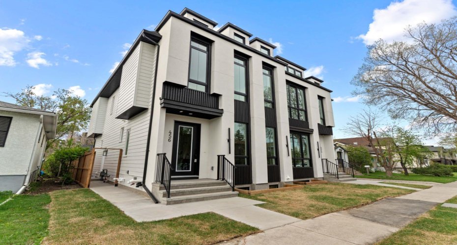 454 22 Avenue, Calgary, Alberta T2M 1N3, 5 Bedrooms Bedrooms, ,4 BathroomsBathrooms,Residential,For Sale,22,A2311924