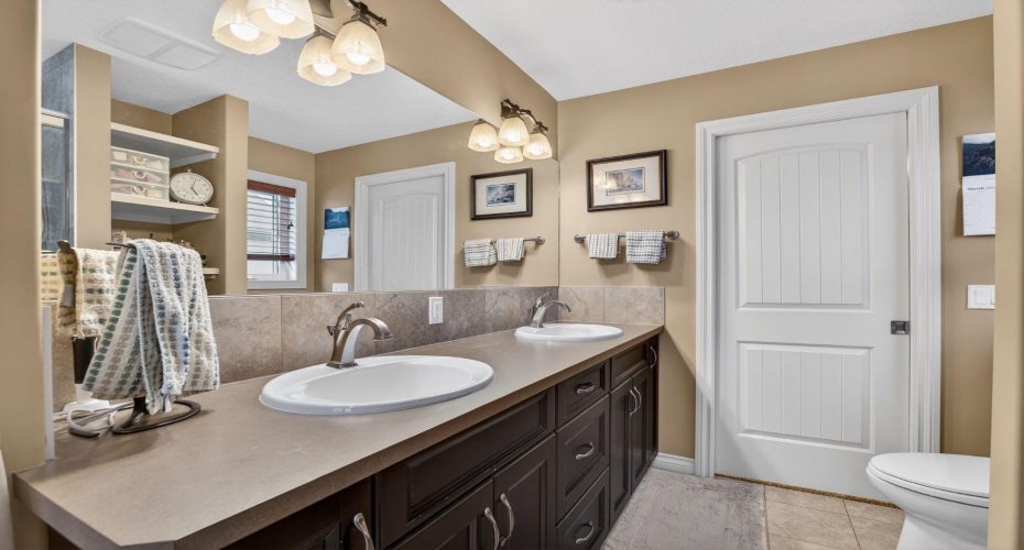 2 Ranchers Green, Okotoks, Alberta T1S 0G6, 4 Bedrooms Bedrooms, ,4 BathroomsBathrooms,Residential,For Sale,Ranchers,A2311245