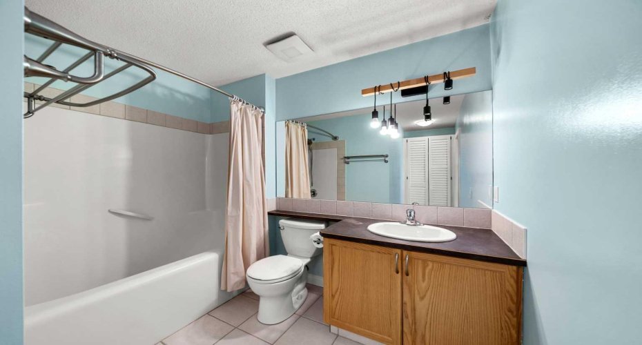117 Westmount Road, Okotoks, Alberta T1S 2J5, 4 Bedrooms Bedrooms, ,5 BathroomsBathrooms,Residential,For Sale,Westmount,A2311665