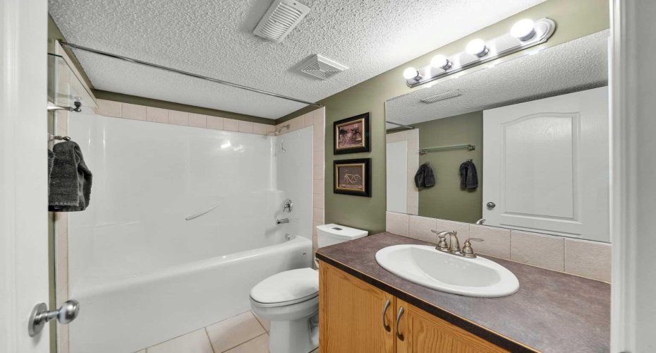 117 Westmount Road, Okotoks, Alberta T1S 2J5, 4 Bedrooms Bedrooms, ,5 BathroomsBathrooms,Residential,For Sale,Westmount,A2311665