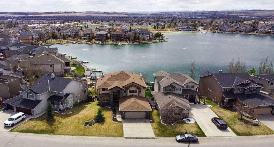 210 Crystal Shores Drive, Okotoks, Alberta T1S 2C5, 4 Bedrooms Bedrooms, ,4 BathroomsBathrooms,Residential,For Sale,Crystal Shores,A2305970
