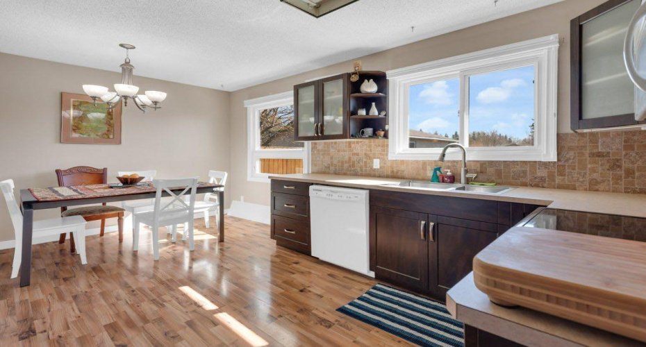 16 Alcock Close, Okotoks, Alberta T1S 1H1, 3 Bedrooms Bedrooms, ,2 BathroomsBathrooms,Residential,For Sale,Alcock,A2309003