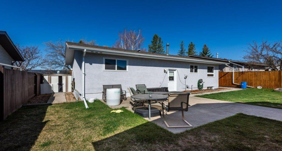 16 Alcock Close, Okotoks, Alberta T1S 1H1, 3 Bedrooms Bedrooms, ,2 BathroomsBathrooms,Residential,For Sale,Alcock,A2309003
