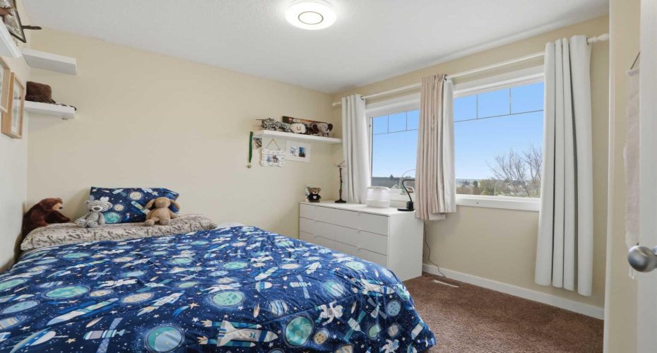 44 Westridge Crescent, Okotoks, Alberta T1S 0G7, 3 Bedrooms Bedrooms, ,3 BathroomsBathrooms,Residential,For Sale,Westridge,A2312855