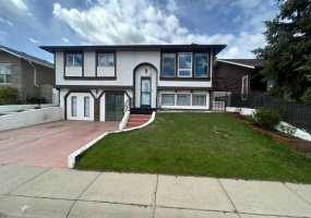 911 12 Street, High River, Alberta T1V 1L2, 5 Bedrooms Bedrooms, ,3 BathroomsBathrooms,Residential,For Sale,12,A2313336 911 12 Street, High River, Alberta T1V 1L2, 5 Bedrooms Bedrooms, ,3 BathroomsBathrooms,Residential,For Sale,12,A2313336