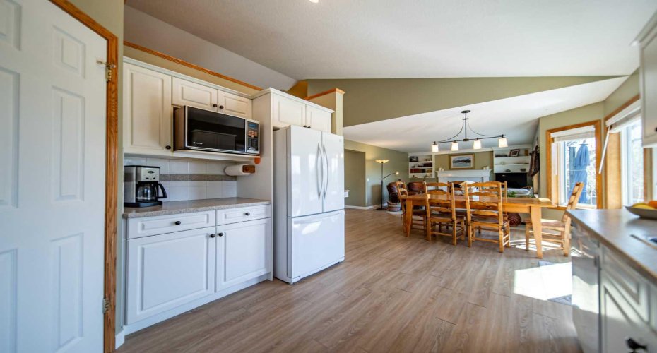 76 Sunset Crescent, Okotoks, Alberta T1S 1P5, 4 Bedrooms Bedrooms, ,4 BathroomsBathrooms,Residential,For Sale,Sunset,A2312229