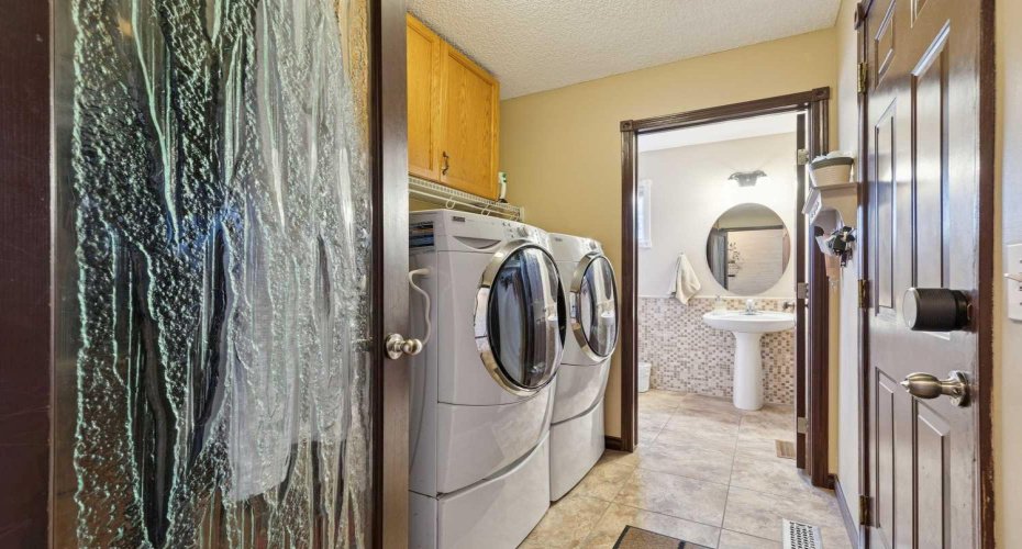 48 Westridge Drive, Okotoks, Alberta T1S 1T2, 5 Bedrooms Bedrooms, ,4 BathroomsBathrooms,Residential,For Sale,Westridge,A2309277