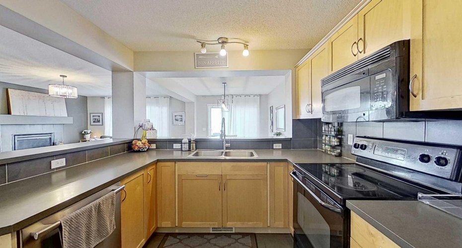 17 Sunset Heights, Cochrane, Alberta T4C 0C7, 4 Bedrooms Bedrooms, ,3 BathroomsBathrooms,Residential,For Sale,Sunset,A2311309
