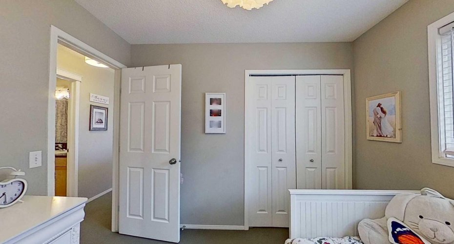 17 Sunset Heights, Cochrane, Alberta T4C 0C7, 4 Bedrooms Bedrooms, ,3 BathroomsBathrooms,Residential,For Sale,Sunset,A2311309