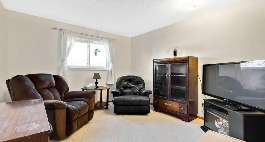 25 Knight Street, Okotoks, Alberta T1S1G3, 5 Bedrooms Bedrooms, ,3 BathroomsBathrooms,Residential,For Sale,Knight,A2286785