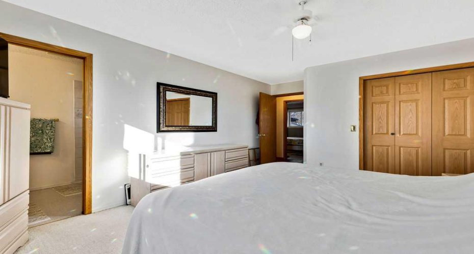 25 Knight Street, Okotoks, Alberta T1S1G3, 5 Bedrooms Bedrooms, ,3 BathroomsBathrooms,Residential,For Sale,Knight,A2286785