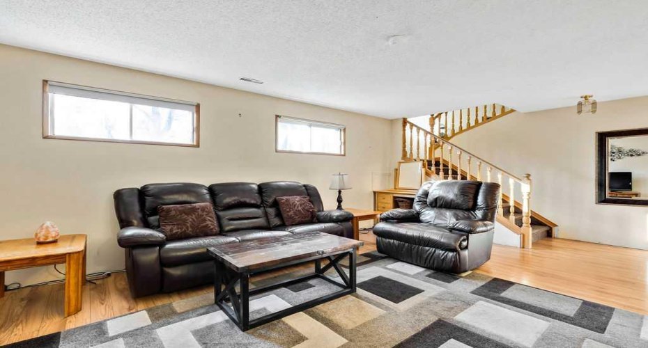 25 Knight Street, Okotoks, Alberta T1S1G3, 5 Bedrooms Bedrooms, ,3 BathroomsBathrooms,Residential,For Sale,Knight,A2286785