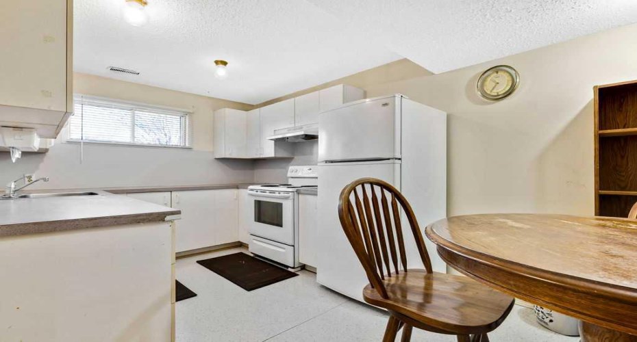 25 Knight Street, Okotoks, Alberta T1S1G3, 5 Bedrooms Bedrooms, ,3 BathroomsBathrooms,Residential,For Sale,Knight,A2286785
