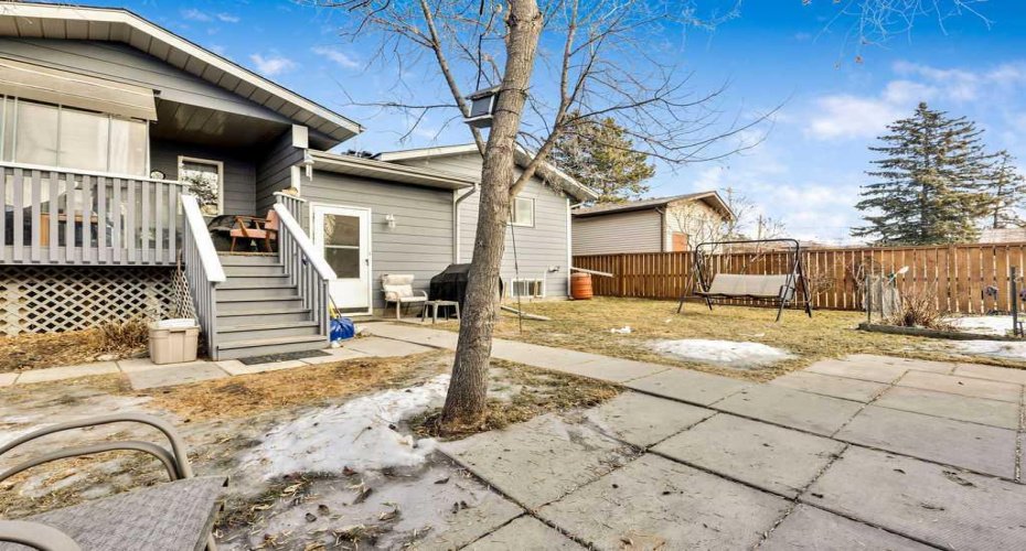 25 Knight Street, Okotoks, Alberta T1S1G3, 5 Bedrooms Bedrooms, ,3 BathroomsBathrooms,Residential,For Sale,Knight,A2286785