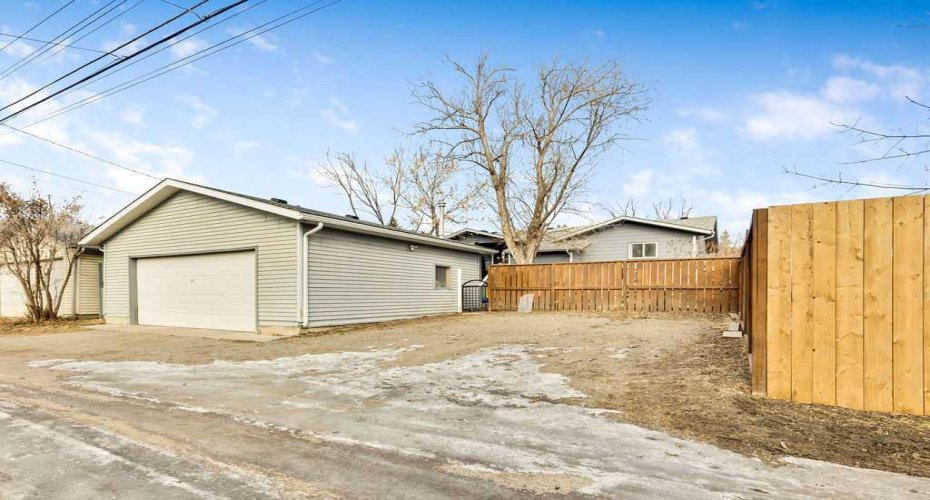 25 Knight Street, Okotoks, Alberta T1S1G3, 5 Bedrooms Bedrooms, ,3 BathroomsBathrooms,Residential,For Sale,Knight,A2286785