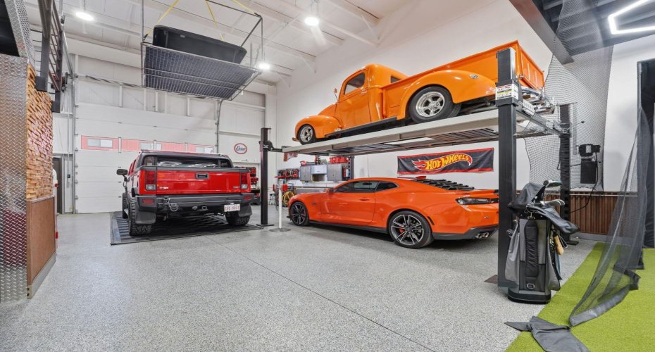 Versatile layout perfect for car collectors or hobbyists