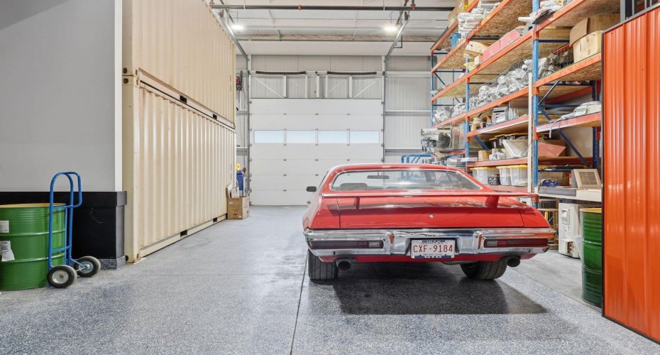 Reinforced 6” concrete floors built to handle heavy-duty equipment.