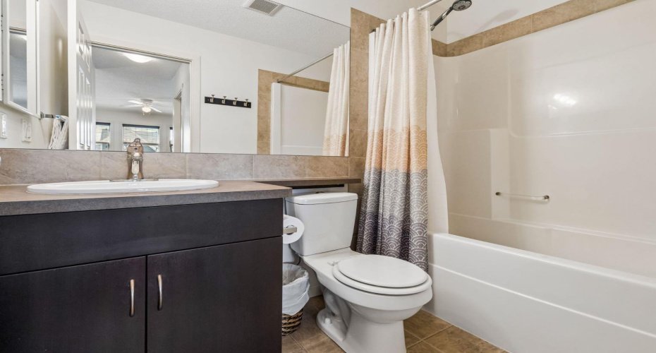 Primary 4 piece ensuite bathroom, gets your morning started right with ample counter space and a functional layout
