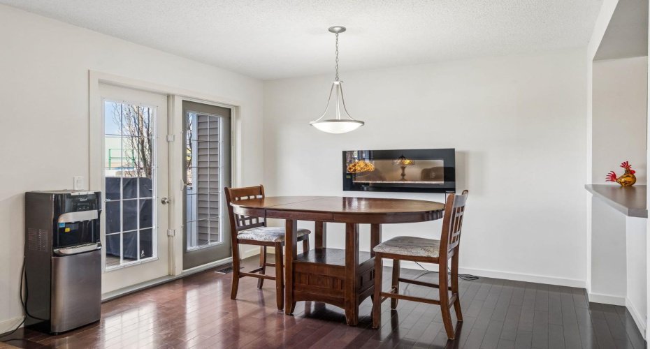 An electric fireplace in create that cozy atmosphere to help you wind down after your day. Have a glass of wine at your kitchen table and read a book or play a board game with the family.