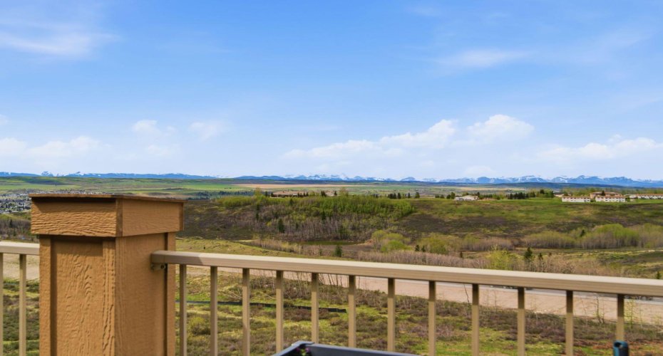 207 Sunset Drive, Cochrane, Alberta T4C0H8, 2 Bedrooms Bedrooms, ,2 BathroomsBathrooms,Residential,For Sale,Sunset,A2314024