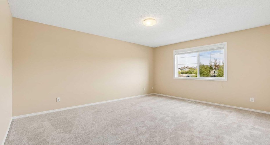 105 Drake Landing Common, Okotoks, Alberta T1S 0C9, 4 Bedrooms Bedrooms, ,3 BathroomsBathrooms,Residential,For Sale,Drake Landing,A2315297